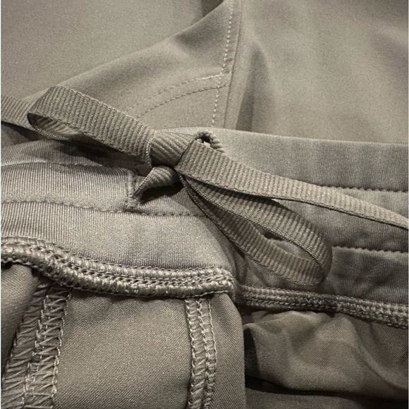 Under Armour Olive Green Joggers 2XL Tall - Picture 6 of 9